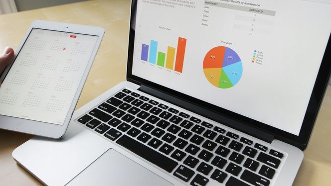 alt="Les caractéristiques de la traduction financière pour rapports, comptes et documents d'entreprise"