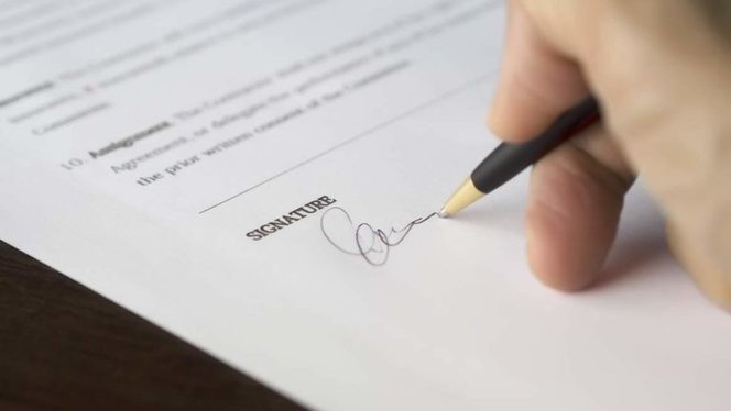 alt="Traduction de pactes d'actionnaires par une agence juridique spécialisée pour opérations et investissements internationaux"