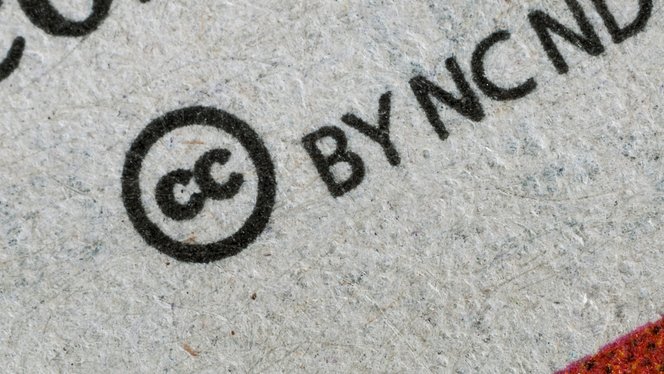 alt="Comment traduire des contenus protégés par copyright en respectant les droits de propriété intellectuelle"