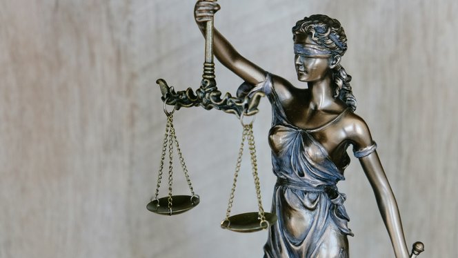 alt="Les particularités de la traduction juridique pour contrats, actes et documents légaux"
