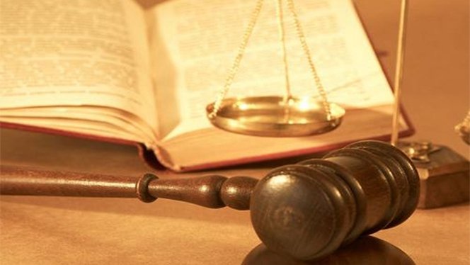 alt="Comment choisir une agence de traduction juridique et financière spécialisée"