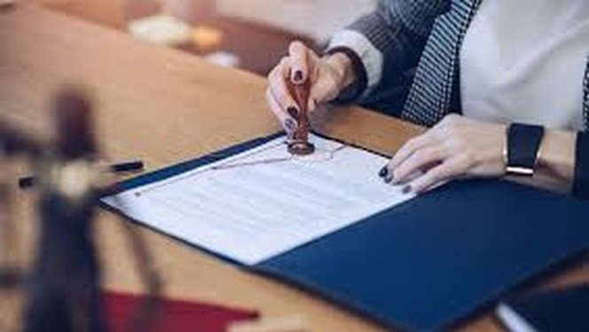 alt="Comment faire établir un acte notarié à l'étranger pour une utilisation officielle en France ou à l'international"