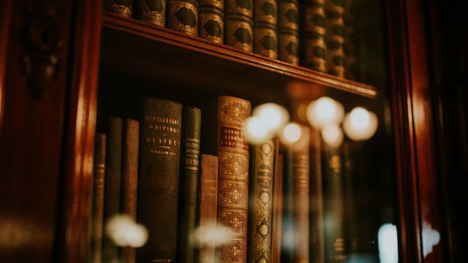 alt="L'histoire de la traduction juridique et son évolution dans les échanges internationaux"